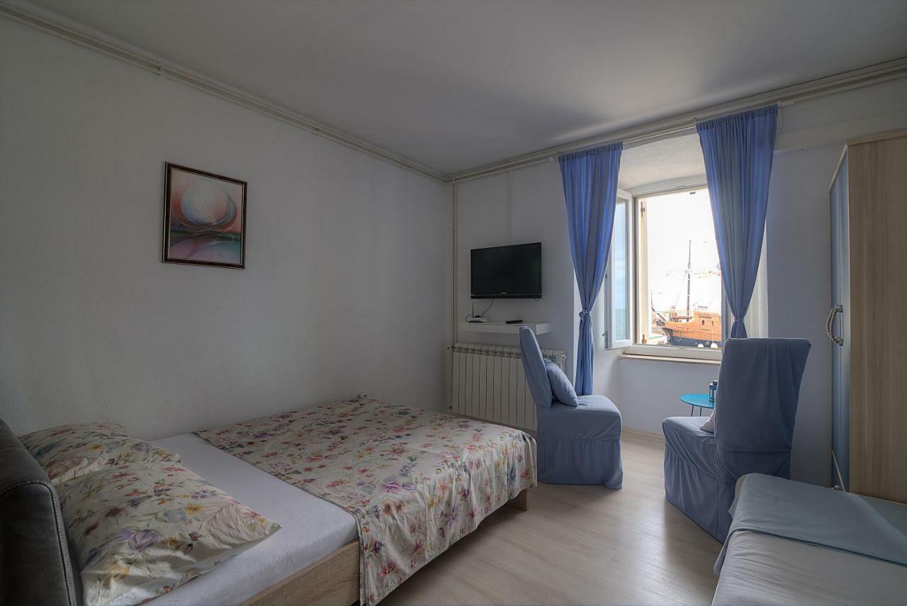 Apartments & Rooms Josephine Senj  Εξωτερικό φωτογραφία