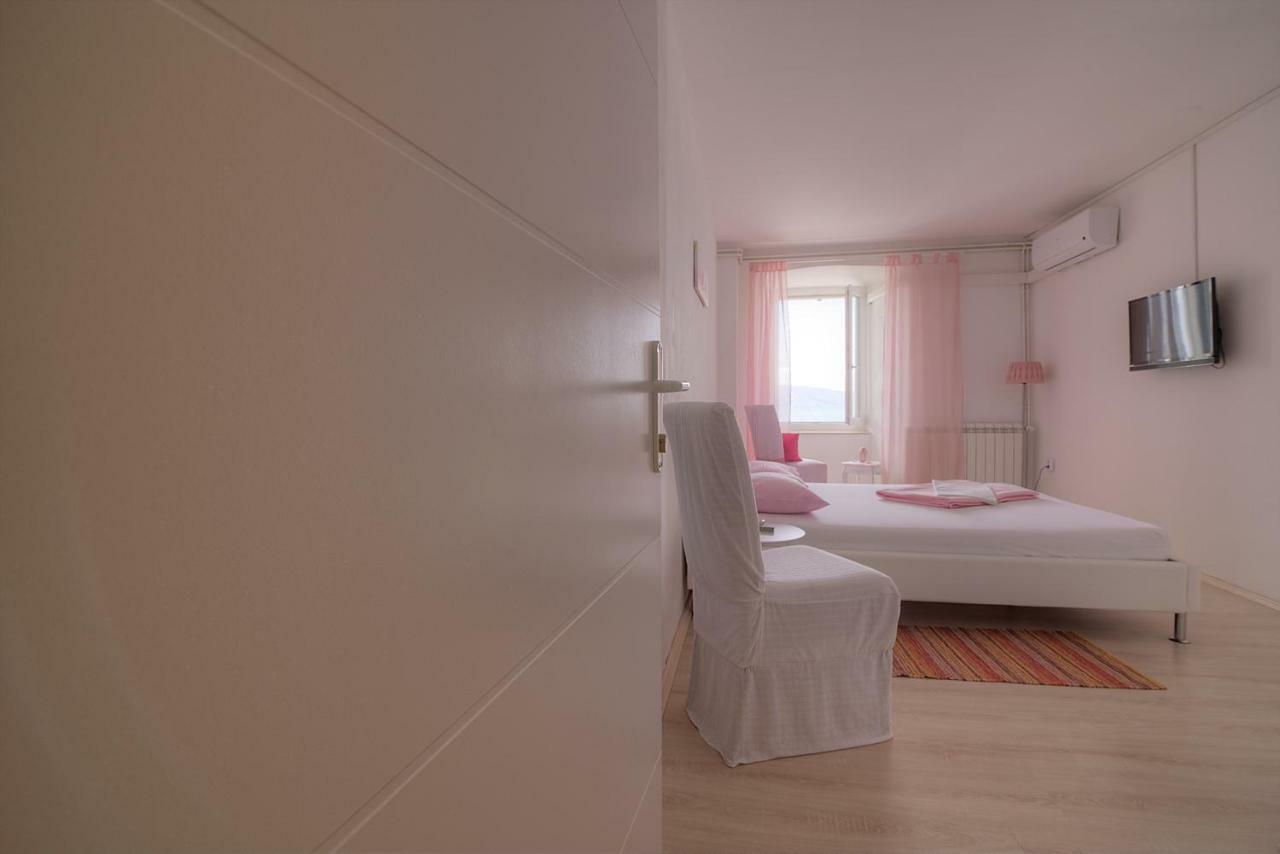 Apartments & Rooms Josephine Senj  Εξωτερικό φωτογραφία