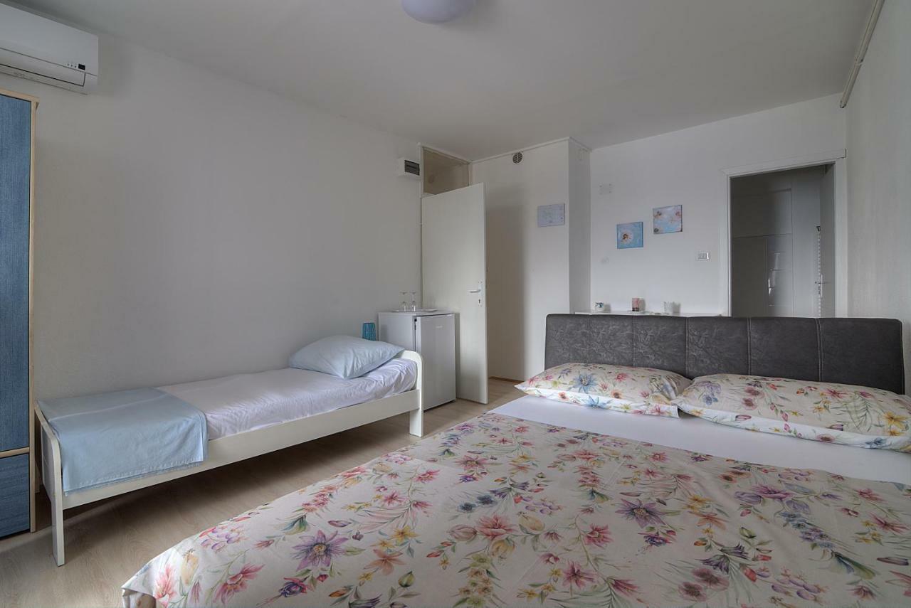 Apartments & Rooms Josephine Senj  Εξωτερικό φωτογραφία